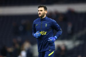 „Tottenham Hotspur“ žada pratęsti sutartį su vartininku H. Llorisu