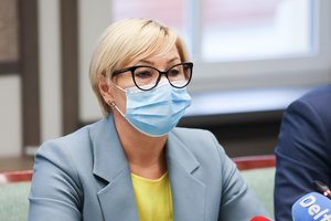 J. Šiugždinienė: nepasiskiepiję 2 tūkstančiai mokytojų, privalomos vakcinos sektoriaus nesupriešins