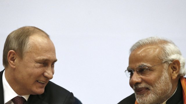 Indijoje viešintis V. Putinas gyrė Rusijos ryšius su šia „didžiąja valstybe“