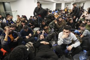 Irakas iš Baltarusijos evakavo per 3,1 tūkst. migrantų