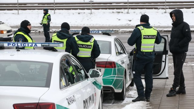 Dar vienas kelių policijos reidas Vilniuje: tikrino automobilių padangų būklę