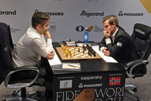 Trečiąkart rusą įveikęs norvegas M. Carlsenas – jau visai arti dar vieno titulo