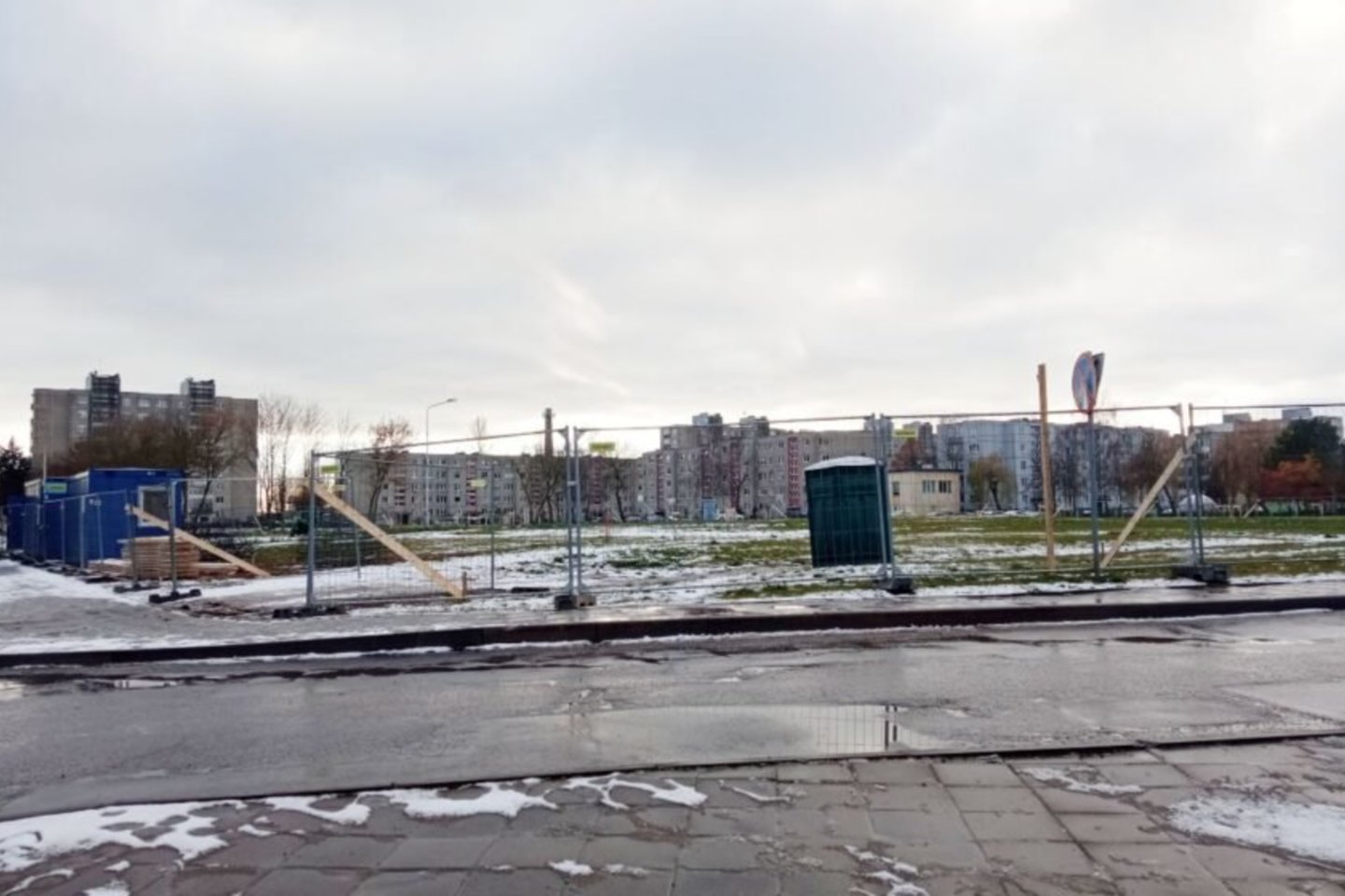 Kėdainių miesto Rasos gatvėje pradėtas statyti naujas prekybos centras.<br>D.Kuprijanovo nuotr.