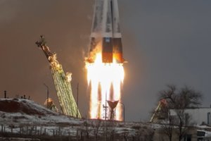 Paleista Rusijos raketa, skraidinanti į TKS japonų verslo magnatą