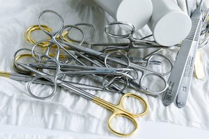 Susekė dvi odontologijos įmones – už implantaciją susirinko ketvirtį milijono, bet pajamas nuslėpė