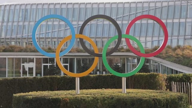 Įtampa neslūgsta: prasidėjo Tarptautinio olimpinio komiteto vykdomosios tarybos susitikimas