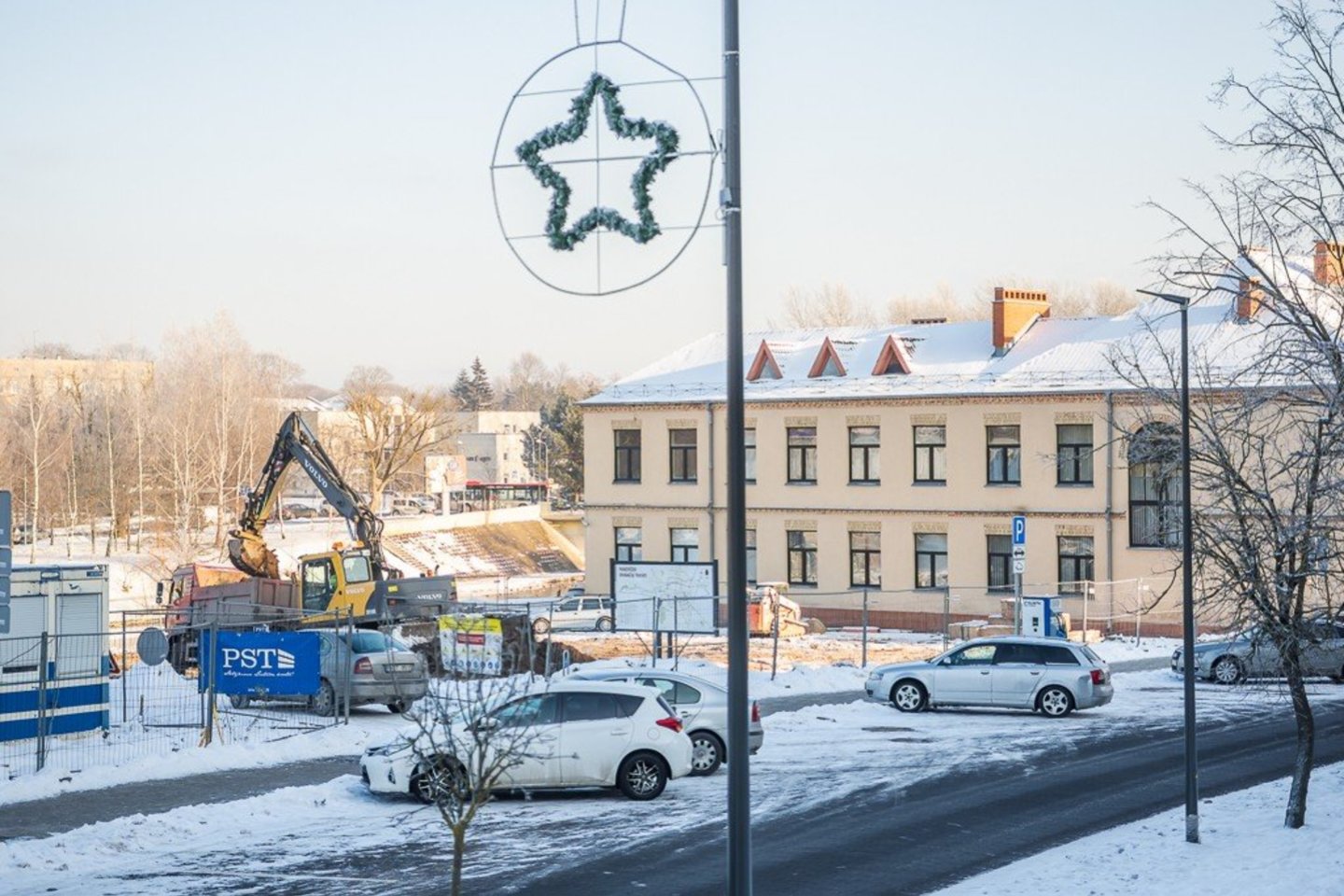 Pačiame Panevėžio centre, netoli Panevėžio apygardos teismo rūmų, prasidėjo statybos.<br>R. Ančerevičiaus nuotr.