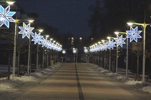Palangą apraizgė kilometrai šviečiančių girliandų, stebins ir naujais papuošimais