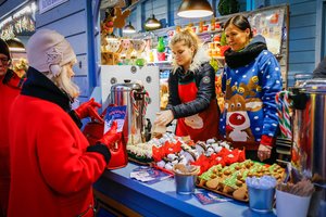 Klaipėdos eglutė nušvis apsupta šventinių nuotaikų