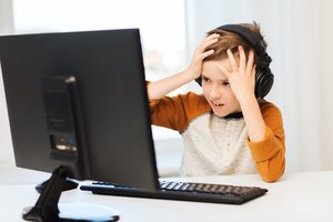Tyrimas: Lietuvoje du trečdaliai vaikų nežino, kaip atskirti melagingą informaciją nuo tikrų faktų
