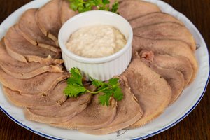 Išbandykite šventišką jautienos liežuvio receptą: patiks net išrankiausiems