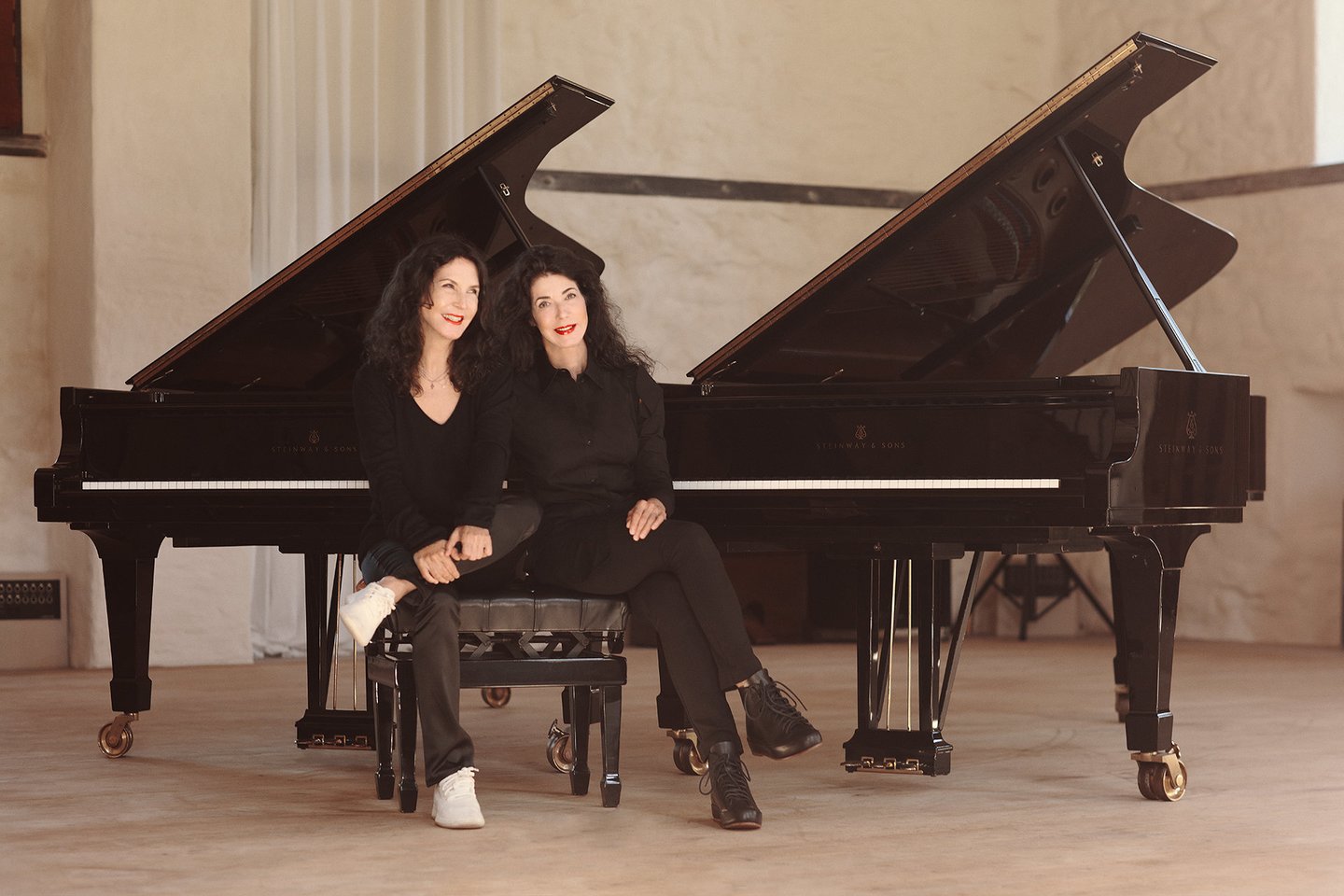 Rygos Jūrmalos festivalio viešnios – sesės pianistės K. ir M.Labèque.
