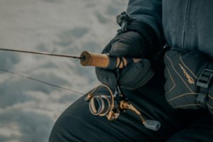 Aplinkosaugininkams įkliuvo poledinės žūklės mėgėjas: nesilaikė saugumo reikalavimų ir žvejybos taisyklių