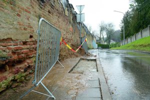 Savavaliaudama savivaldybė įkliuvo: gyventojams tenka bristi per purvą