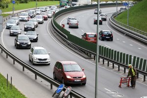 Vilniaus merui užkliuvęs reklamos stovas pratęsė diskusiją – vietiniai jau atakuoja savo pastebėjimais