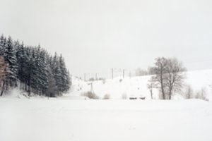 Iš Sibiro tremties pargabentų našlaičių istorijos – Tado Kazakevičiaus fotografijose „Pernykštis sniegas“ 