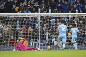 „Wolverhampton Wanderers“ žaidėjas per 10 sekundžių gavo dvi geltonas korteles ir leido „Manchester City“ iškovoti reikalingus 3 taškus