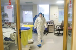 Praėjusią parą nustatyti 1238 koronaviruso atvejai, mirė – 15
