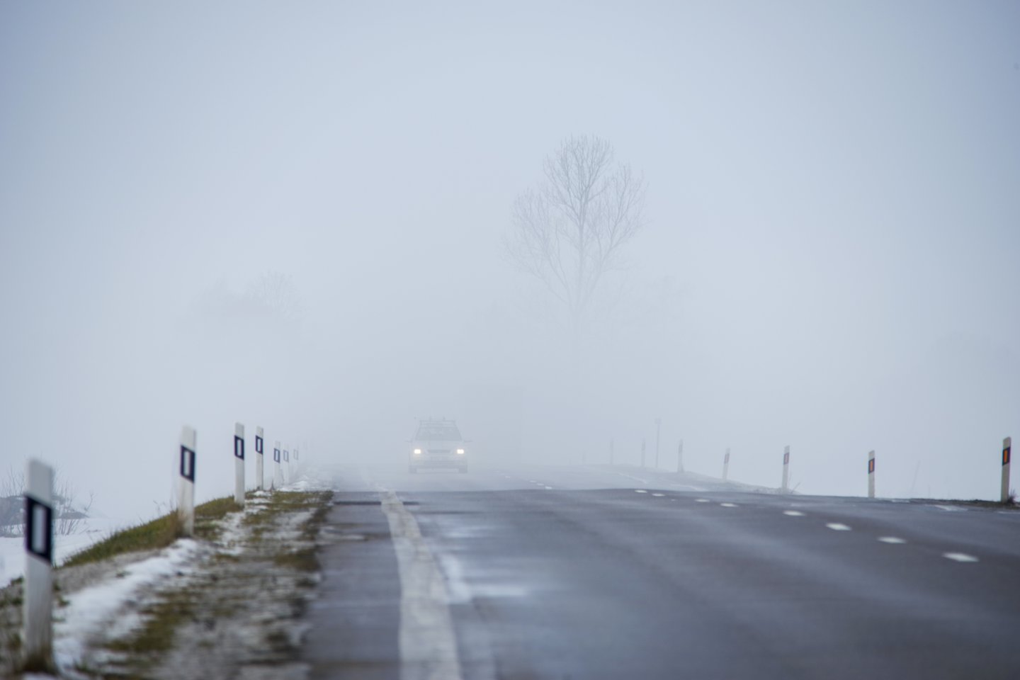 Šiaulių, Panevėžio ir Vilniaus apskrityse eismo sąlygas taip pat sunkina rūkas, matomas sumažėjęs ir vietomis siekia iki 250 metrų.