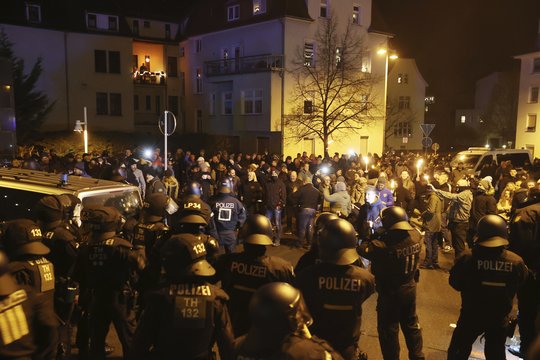 Per pandeminių ribojimų priešininkų protestus Vokietijoje sužeista 16 policininkų