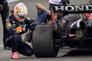 „F-1“ sostas turi naują karalių – paskutiniame rate aplenkęs L. Hamiltoną pirmą kartą lenktynėse triumfavo M. Verstappenas