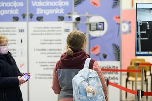 Į Lietuvą atgabentos pirmosios vakcinos nuo koronaviruso vaikams