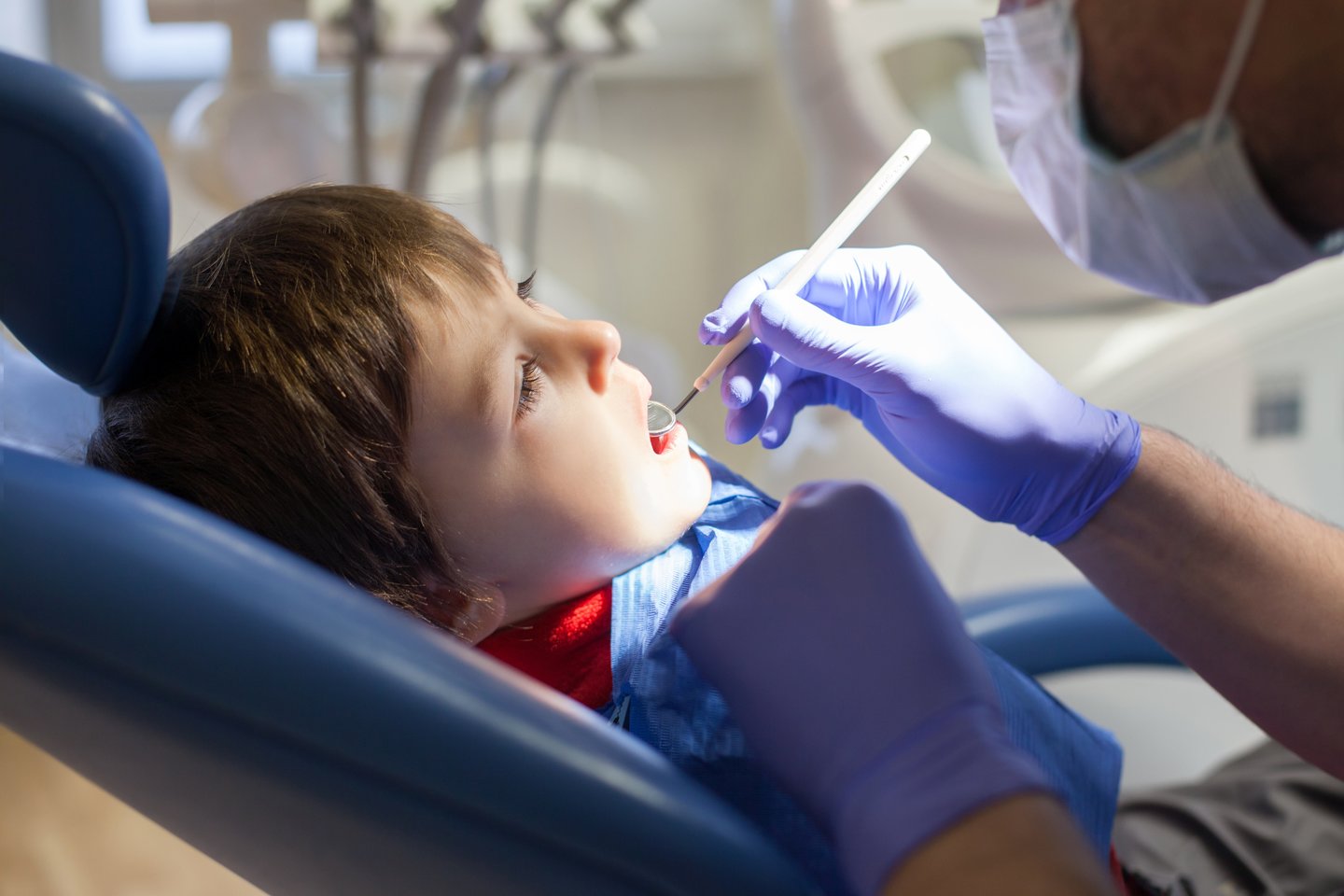 Ligonių kasų atstovai moksleivių tėvams akcentavo, kad vaikams iki 18 metų dantų priežiūros ir gydymo paslaugas apmoka ligonių kasos.<br>123rf nuotr.