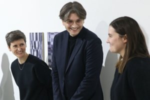 Į gimtinę sugrįžusius menininkus atsitiktinumai lydi ir kūryboje, ir gyvenime