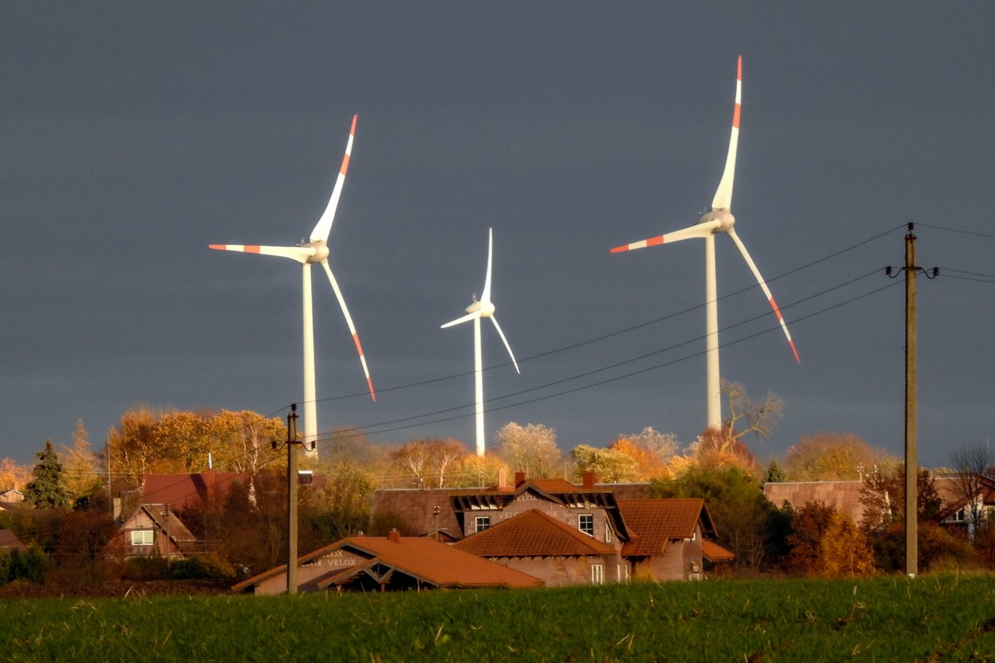 Lietuvos miesteliai taip pat turi potencialo tapti klimatui neutraliais, bet kol kas tam trūksta iniciatyvos – sako Lietuvos vėjo elektrinių asociacijos.
