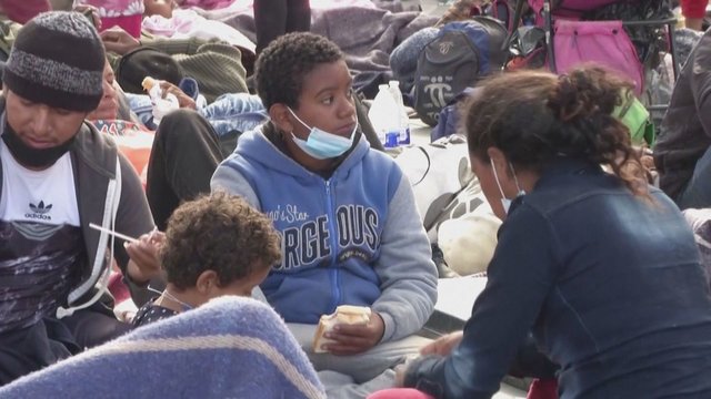 Meksikoje migrantams suteikta pastogė prieglaudoje: vietos valdžia ragino skiepytis nuo gripo
