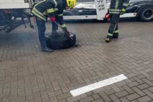 Muitininkams cigaretes iš baltarusio vilkiko traukti padėjo Ignalinos ugniagesiai