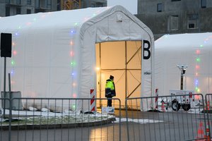 Vėl perkopė 2 tūkst. ribą: Lietuvoje užfiksuoti 2123 nauji COVID-19 atvejai ir 12 mirčių