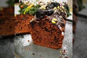 Meduolinis keksas su džiovintomis slyvomis pavyks net virtuvės naujokams