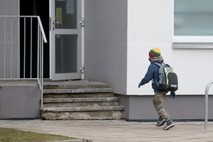 Seimas skubos tvarka svarstys centralizuoto mokinių priėmimo į mokyklas nukėlimą