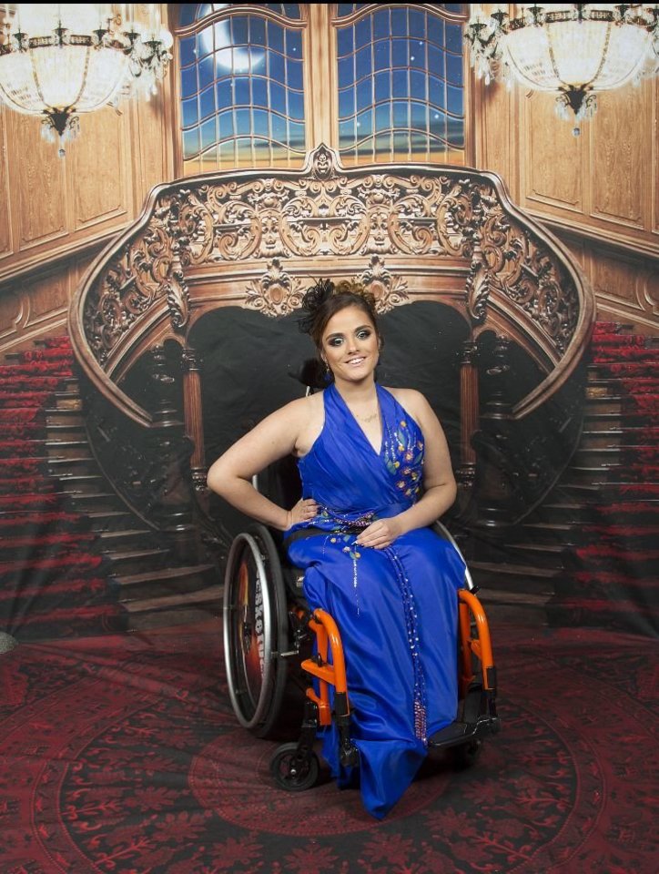 Prie neįgaliojo vežimėlio mergina labai įpratusi.<br> Asmeninio archyvo nuotr.