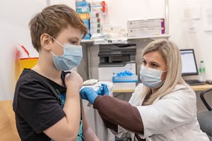 Prieš didžiąsias metų šventes tūkstančiai mažųjų vilniečių gaus skiepą nuo COVID-19