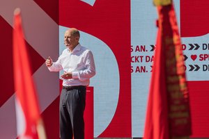 O. Scholzas: Rusija sumokėtų „didelę kainą“ už invaziją į Ukrainą