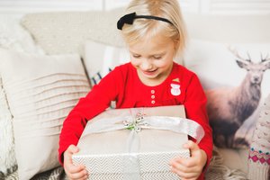 Vaikų psichologė pataria, kaip rinkti dovanas mažiesiems: reikia atsakingai pasistengti