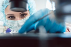 VGTU mokslininkė kuria pirmąjį išmanųjį mikroskopą pasaulyje – tokio tikslumo dar nebuvo