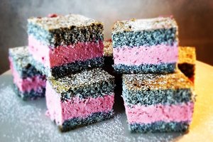 Lengvai paruošiamas aguonų, jogurto ir uogų pyragas: pagaminsite ryte – mėgausitės vakare