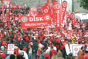 Turkus išerzino kainų pasiutpolkė: nuo infliacijos bando gintis protestais