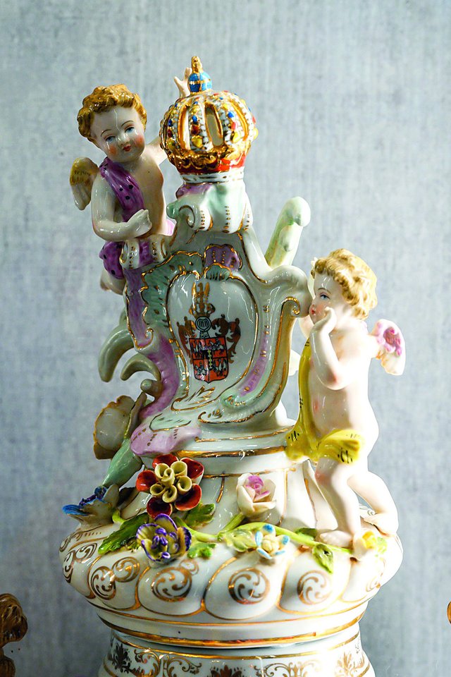 Rinkti porceliano kolekciją I.Puidokienė pradėjo nuo mamos turėtos tuomečio Leningrado gamykloje pagamintos porceliano skulptūrėlės.<br> G.Kudirkos ir asmeninio archyvo nuotr.