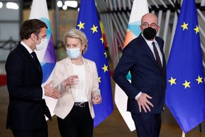 ES įspėja Rusiją, žada paramą skeptiškai nusiteikusiai Ukrainai