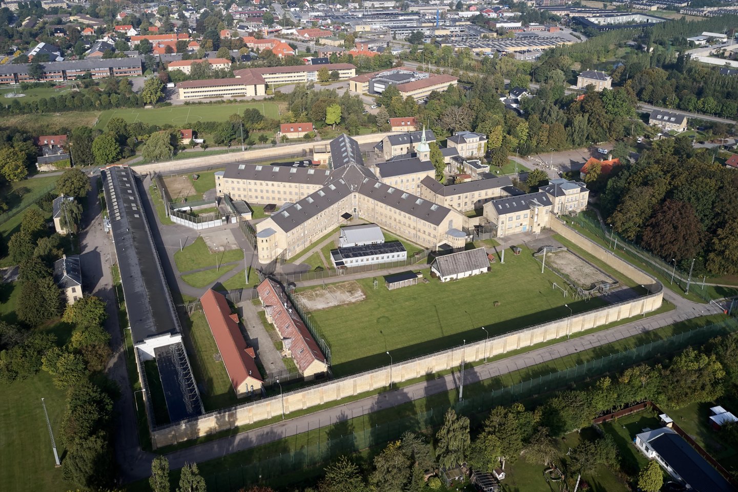 Planuojama, kad laukiantiems deportacijos nuteistiesiems iš trečiųjų šalių Kosove turės būti taikomos tos pačios taisyklės, kaip ir Danijos kalėjimuose.
