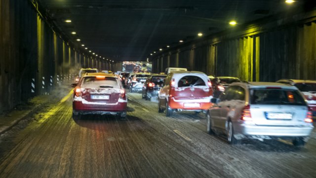 Sinoptikai įspėja eismo dalyvius: plikledis niekur nedings