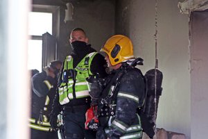 Netoli Ukmergės užsiliepsnojo ūkinis pastatas: įtaria padegimą