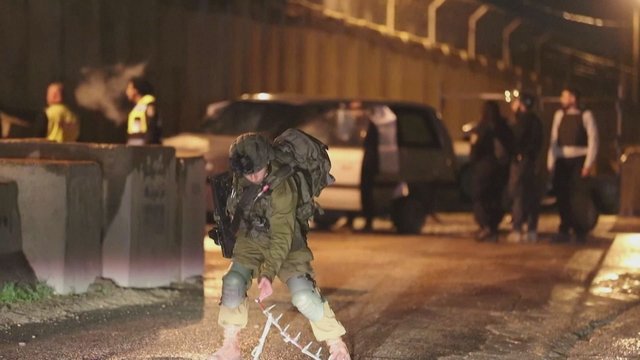 Izraelyje nesiliauja palestiniečių išpuoliai: nušautas dvidešimtmetis, dar du žmonės sužeisti