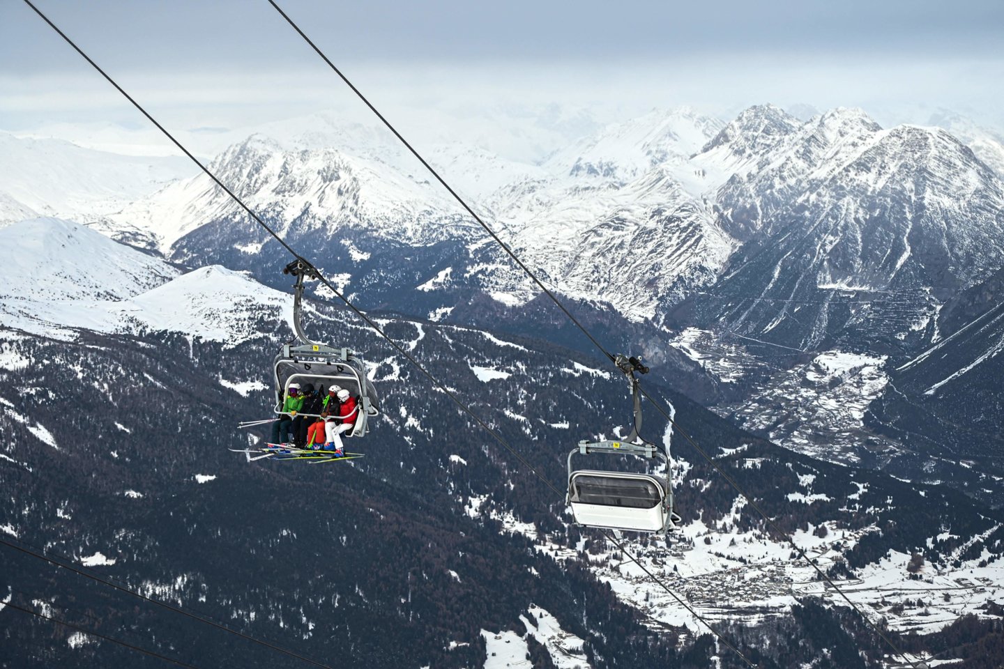 Slidinėtojai Italijos Alpėse.<br>AFP/Scanpix nuotr.