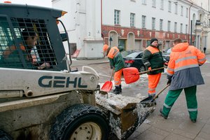 Darbas švenčių metu ne tik griežtai reglamentuotas, bet ir dosniau apmokamas: štai ką būtina žinoti