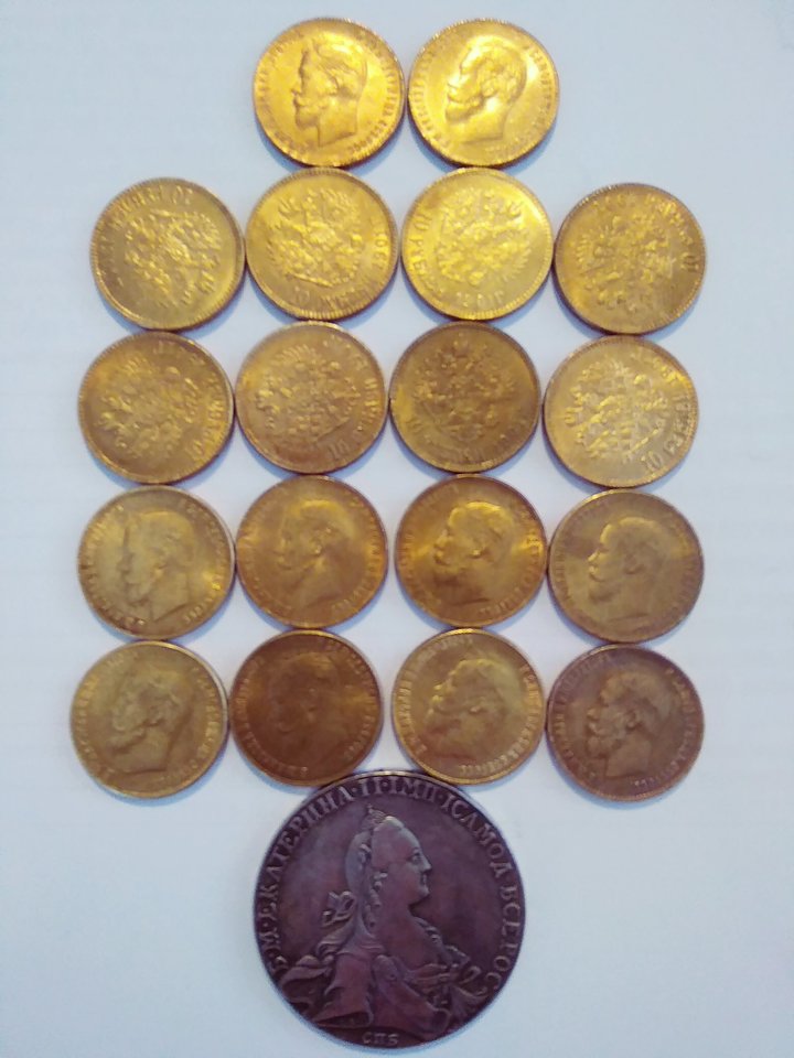 monetų bazė ir aukos